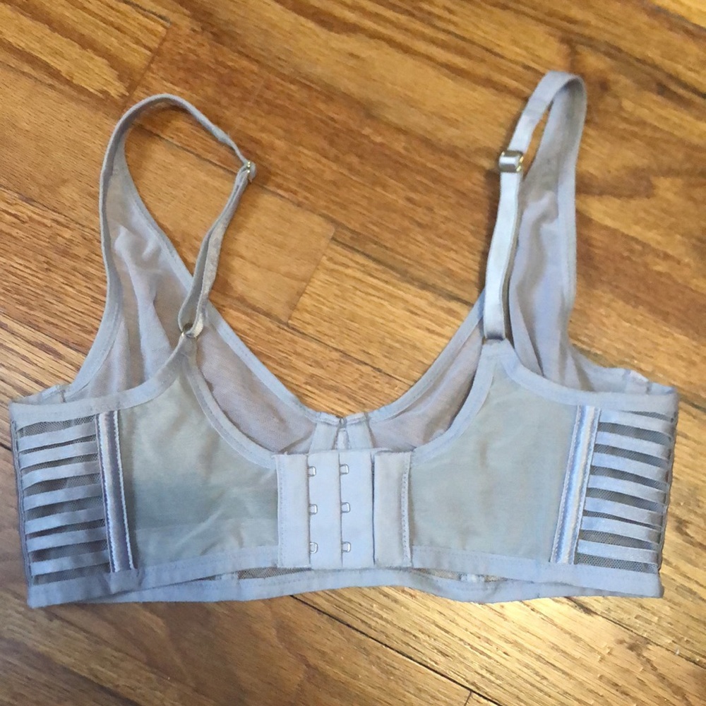 VICTORIAS SECRET bra size 32D - Picture 2 of 3